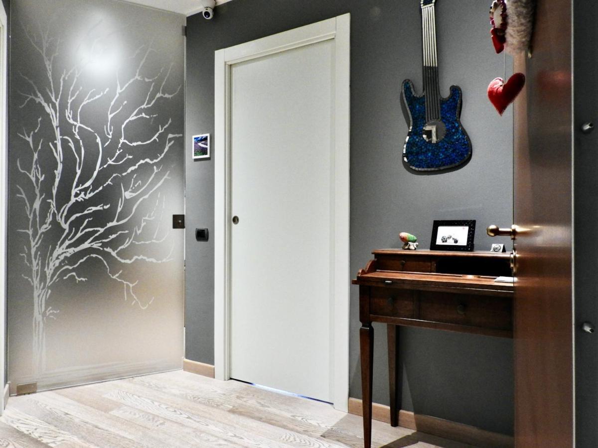 Sole Tra I Pini - Foresteria Lombarda ปาราบิอาโก ภายนอก รูปภาพ
