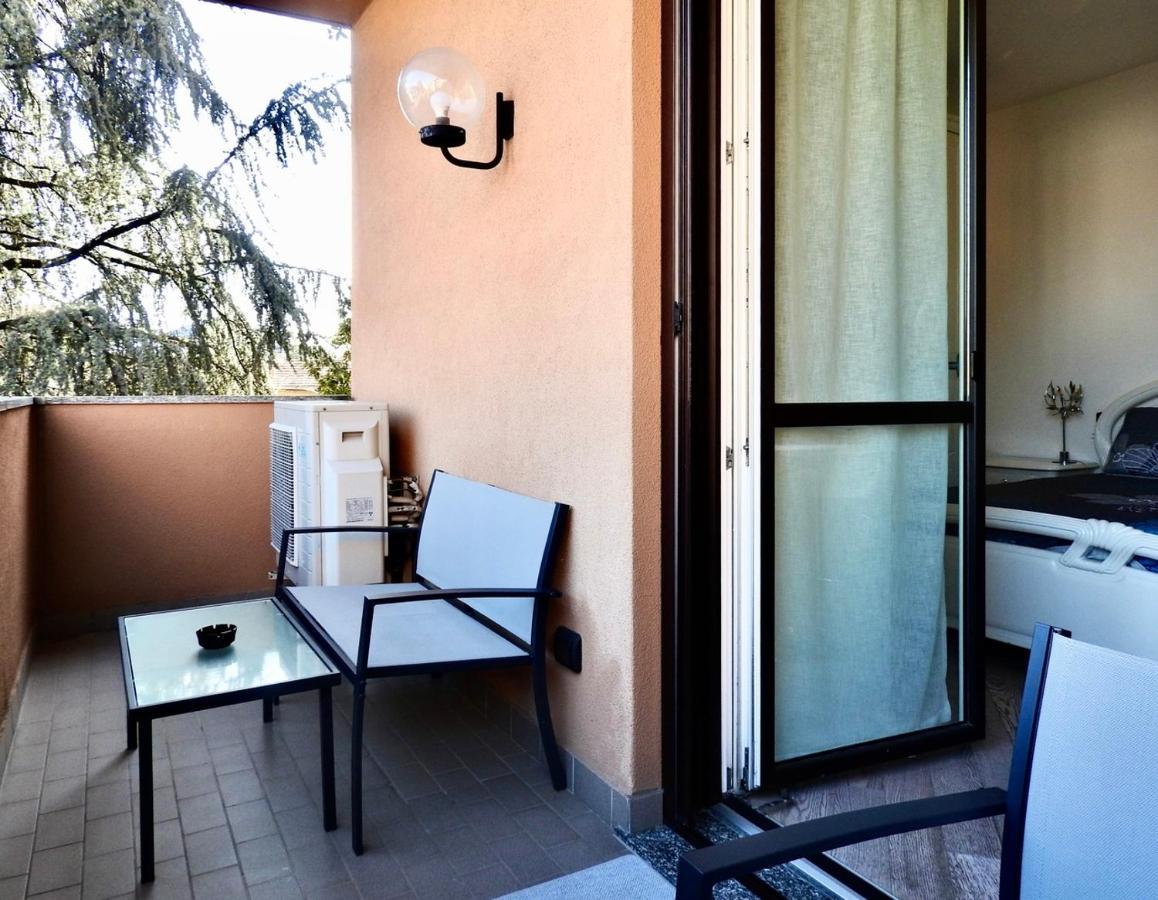 Sole Tra I Pini - Foresteria Lombarda ปาราบิอาโก ภายนอก รูปภาพ